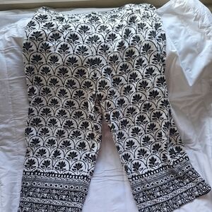 Cato Monochrome Floral Garment 18-20W Linen wide leg cropped pants.